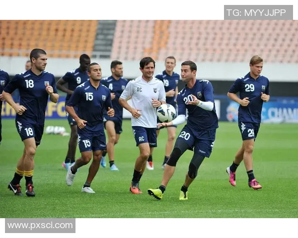 眼睛微微凸出的足球明星们的独特魅力与球场风采